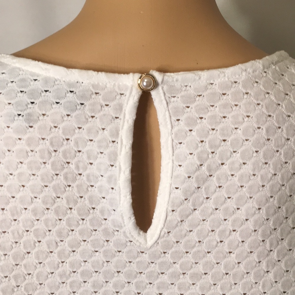 NWT White Textured Short Sleeve Crewneck Top - Picture 10 of 16